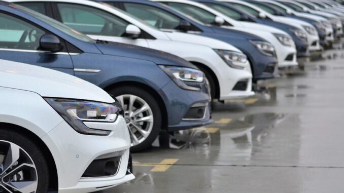 auto danneggiata nel parcheggio