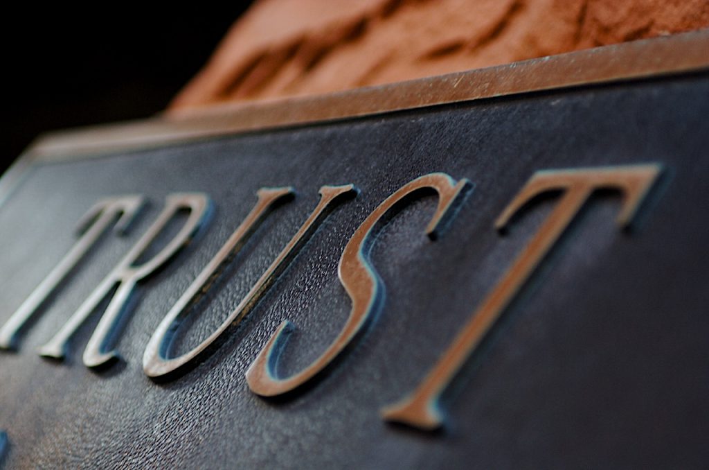 Che cos’è un trust e a cosa serve: chi sono i trustee