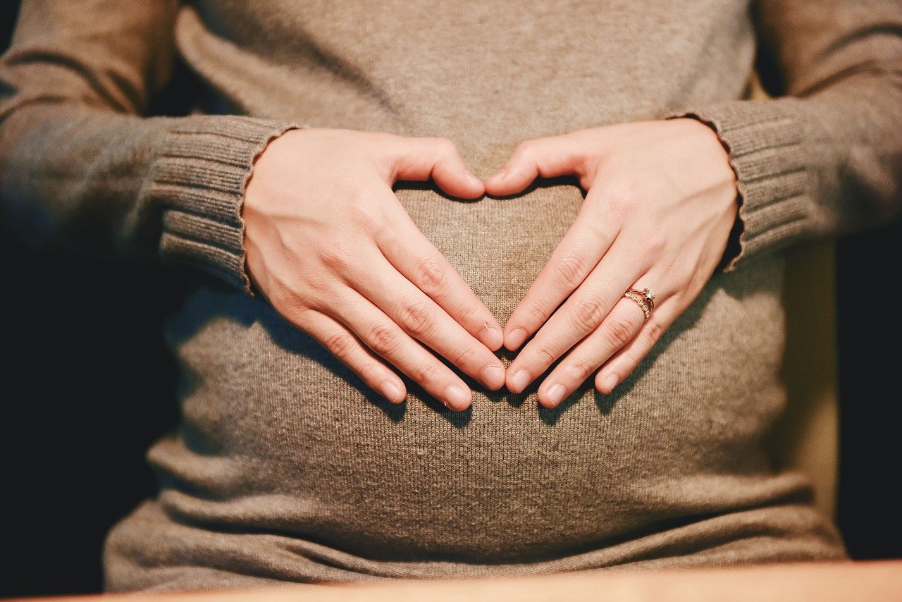 Assegno unico, si può richiedere se si è in gravidanza?