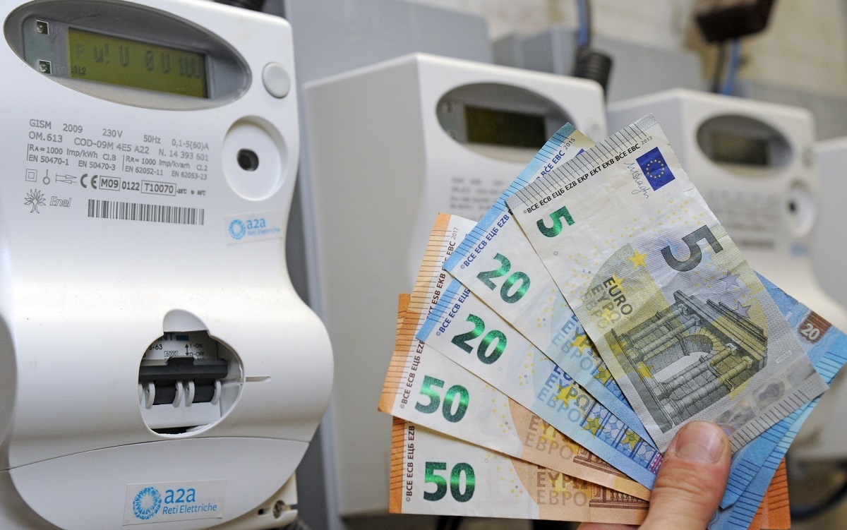 Bonus bollette luce e gas famiglie, l’Isee passa a 12mila euro