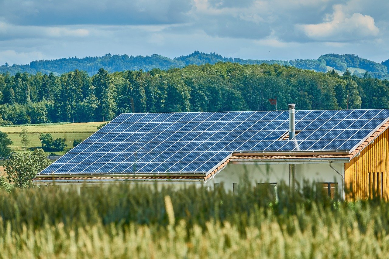 Agrisolare: in arrivo aiuti per le aziende agricole. Cosa si può finanziare?