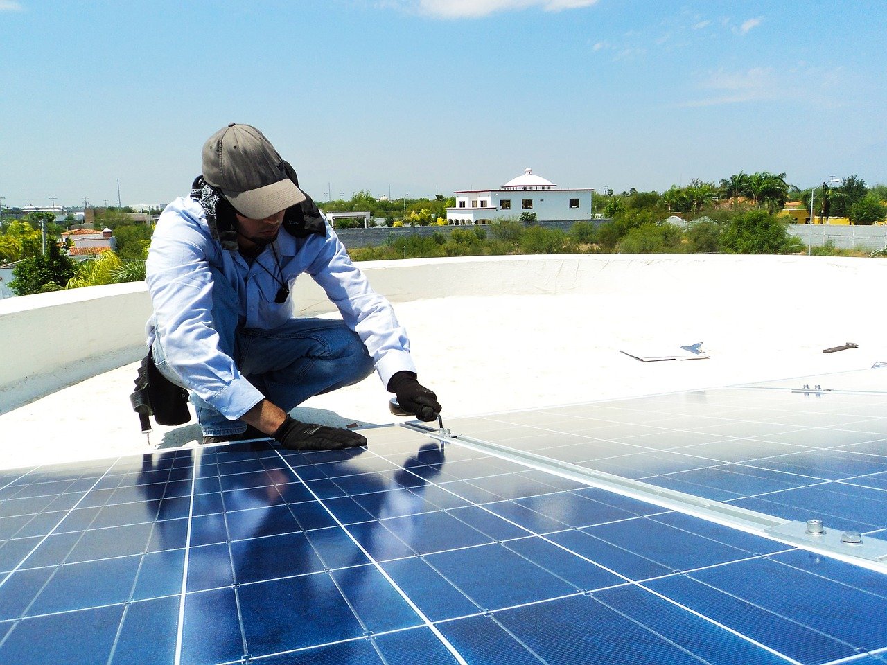 Contributi Pmi Lombardia fotovoltaico e cambio pannelli: bando a commercianti, artigiani e impianti sportivi