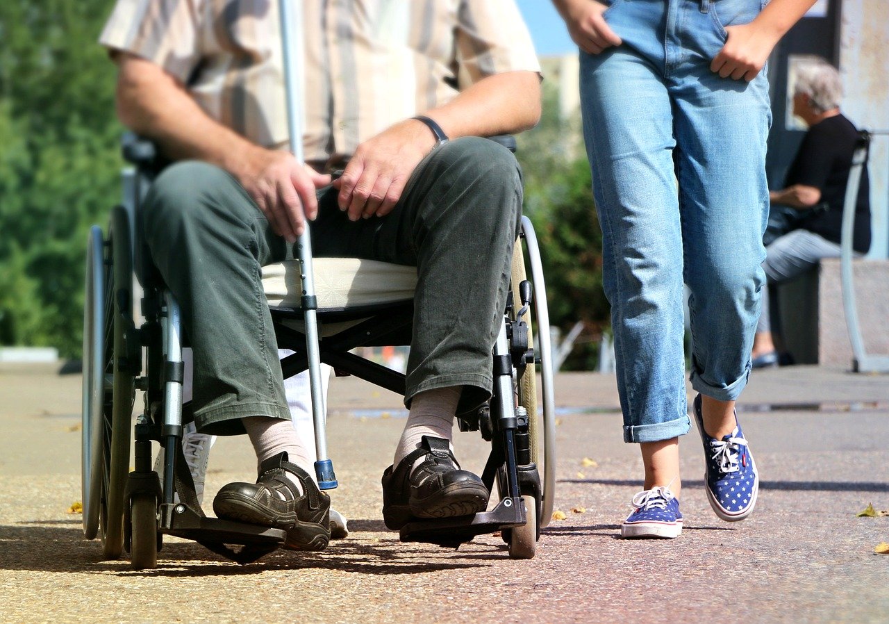 Invalidità civile: come presentare la domanda e tempi di attesa per la visita