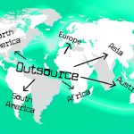 Quali sono per le imprese i vantaggi e gli svantaggi delloutsourcing