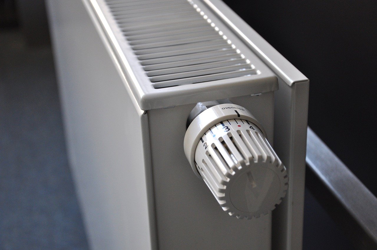 Ecco quanto fa risparmiare una valvola termostatica sui termosifoni, ma quanto costa?
