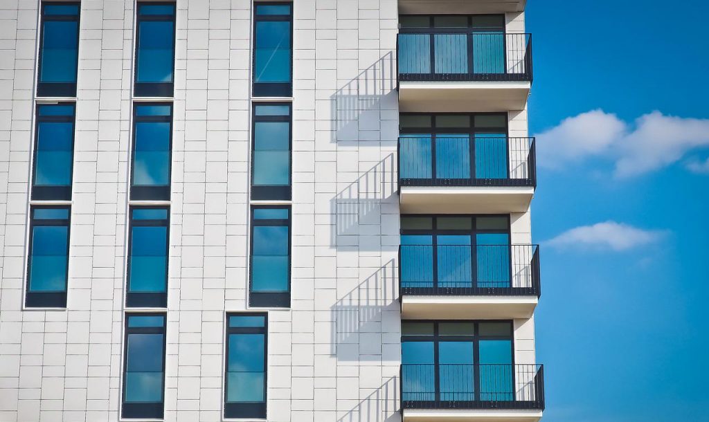 Veranda in balcone, quando si può costruire e non essere abusiva?