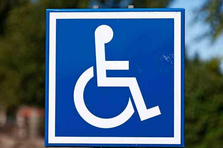 Distrutta la Legge 104: i possessori devono restare a casa