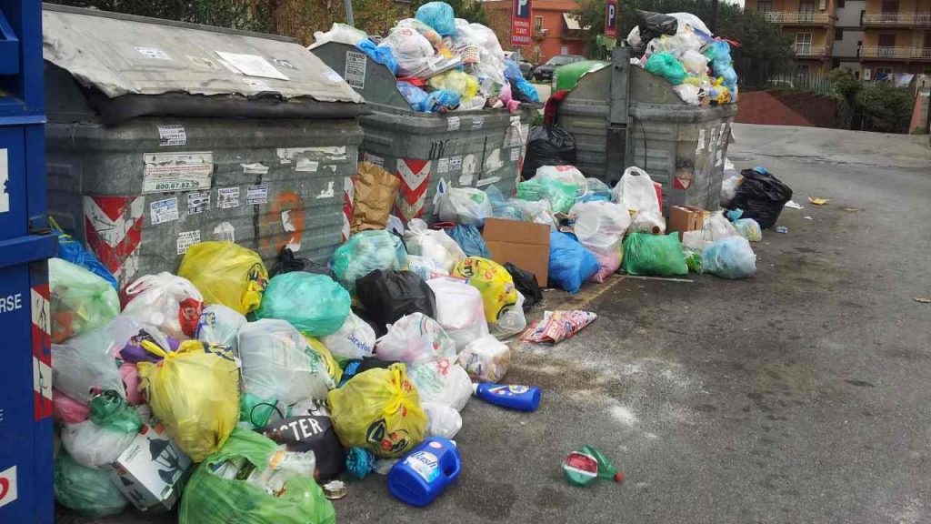 Ufficiale: addio TARI, finalmente lo Stato ha cestinato la tassa sulla monnezza | A giugno sarà un liberi tutti