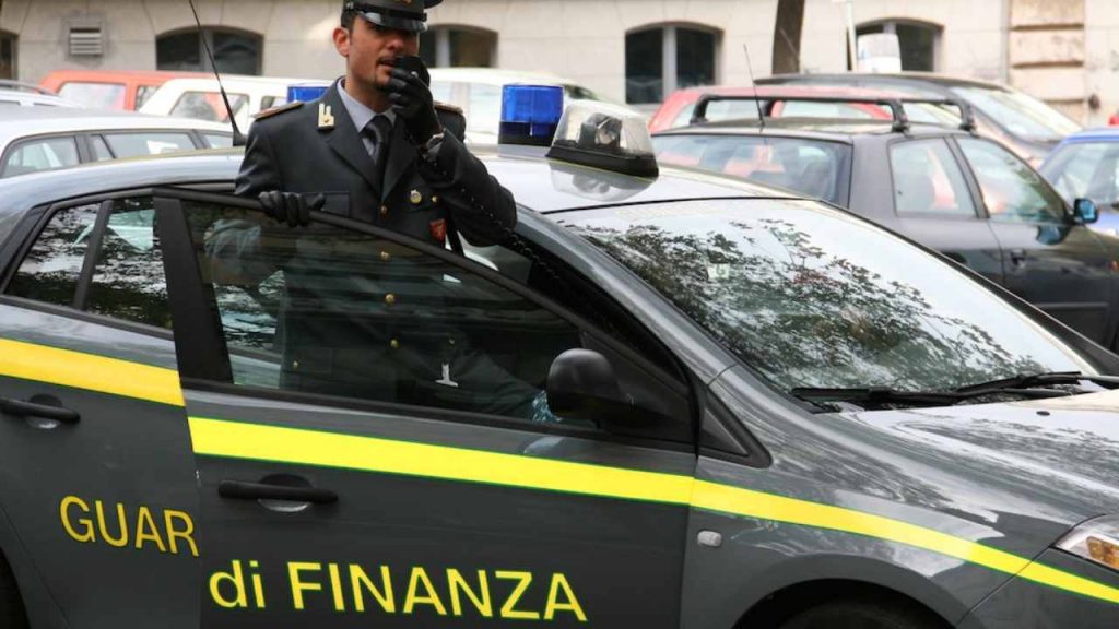“L’ho fatto alle 00.01” | Cartella esattoriale immediata: con la nuova LIPE 2025 ti mandano la Guardia di Finanza a casa