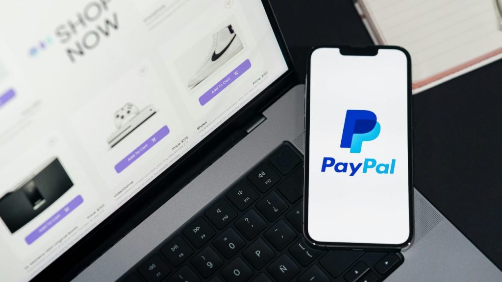 “Ti ho mandato la mia parte su Paypal” | Da oggi non lo puoi più fare: per il Fisco diventi un delinquente finanziario