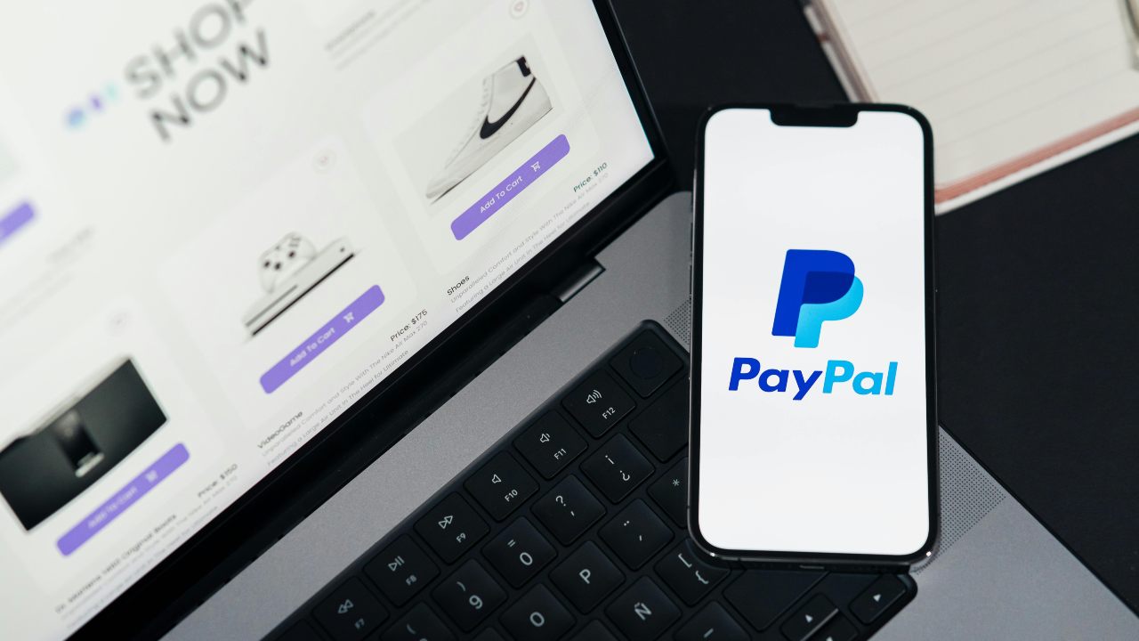 “Ti ho mandato la mia parte su Paypal” | Da oggi non lo puoi più fare: per il Fisco diventi un delinquente finanziario