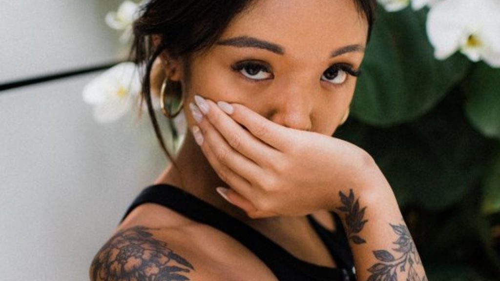 Licenziata per quei tatuaggi