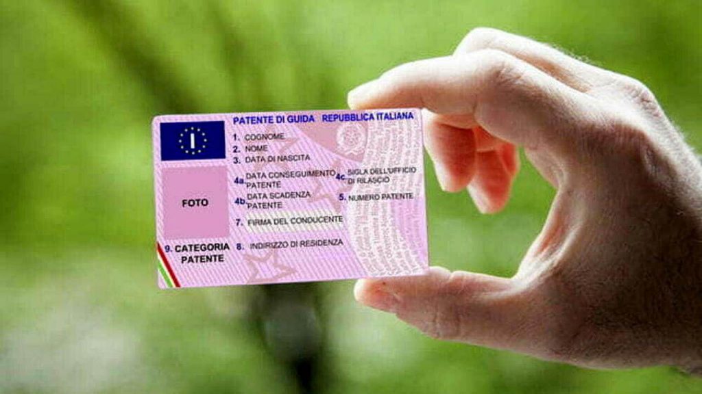 Ma quale patente e libretto? Da oggi questi documenti non valgono più | Rivoluzionati i posti di controllo