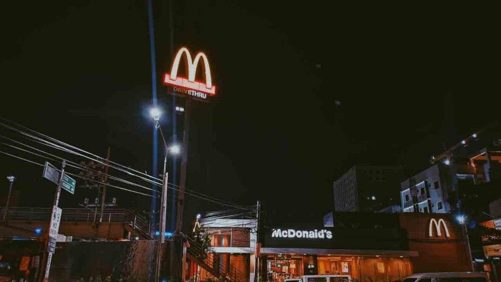 “Comunichiamo il fallimento” | McDonald’s, scoppia lo scandalo: costretti a chiudere tutte le sedi in blocco