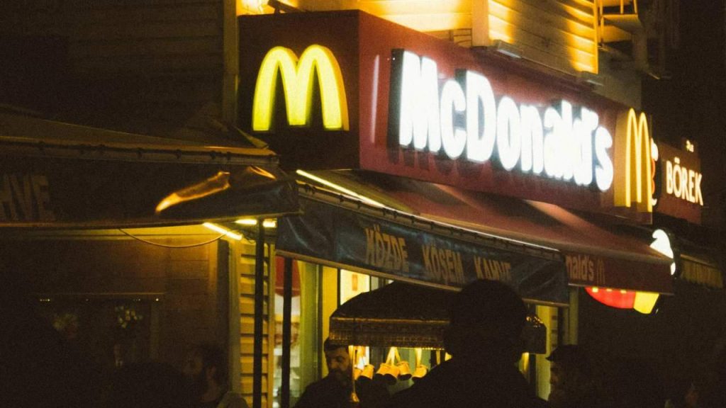 La chiamano “Scienze dei Disoccupati”: è la peggior laurea in Italia | Non ti assumono neanche al McDonald’s