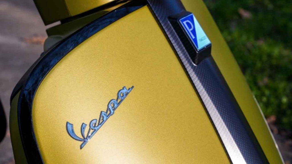 “Qua sopra ho limonato per la prima volta” | TORNA LA STORICA VESPA: ma oggi sembra irriconoscibile