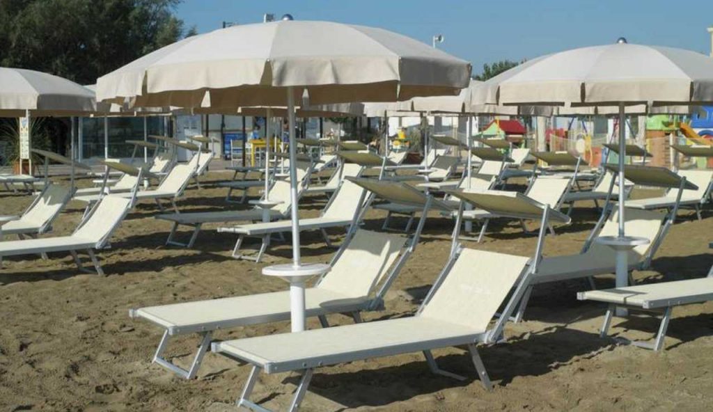 Ombrelloni e lettini a soli 7 euro