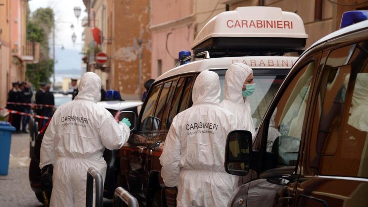 I carabinieri indagano sulla donna caduta dalla stanza d'albergo
