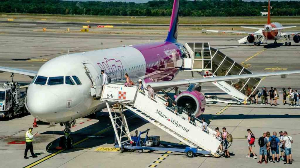 Ultim’ora: approvato il Coprifuoco degli Aeroporti | Ora non parti neanche se devi sposarti: tutto chiuso transennato