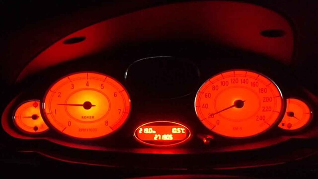 “Ho comprato questa macchina quando c’era ancora il Muro di Berlino” | Funziona ancora: ha 2.000.000 km