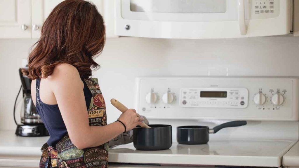 Se NON VUOI una notte bollente, cucinagli questo piatto: preferirà rimanere sul divano | Metodo testato al 100%
