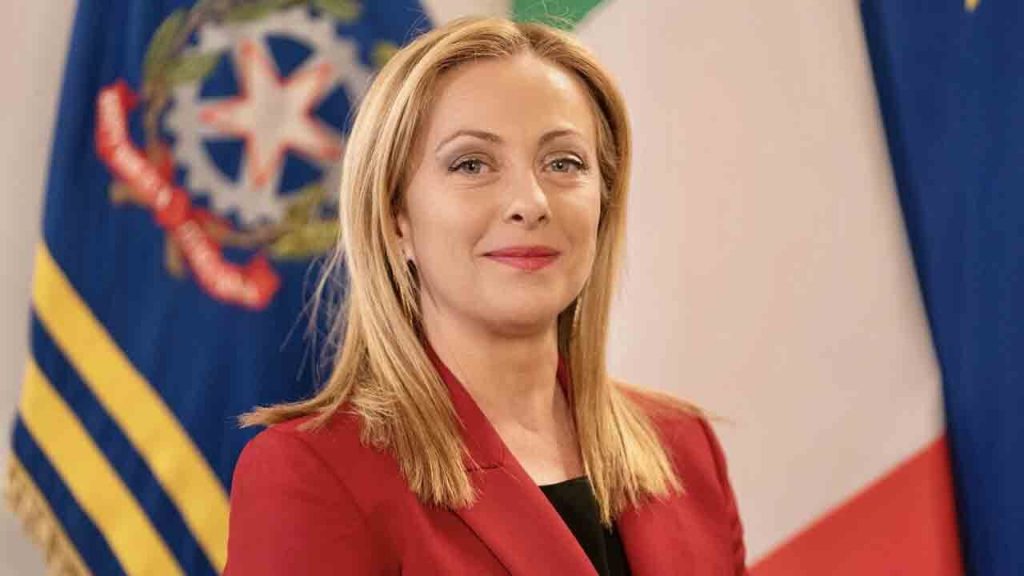 Prendete ‘sti 500 euro e non lamentatevi più | Meloni coccola questi lavoratori: bonifico in arrivo