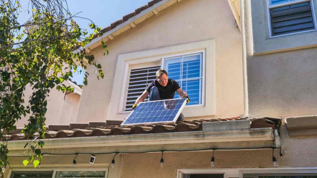 Vi montiamo il pannello fotovoltaico gratis | Lo Stato ha deciso: ecco il superbonus elettrico 110