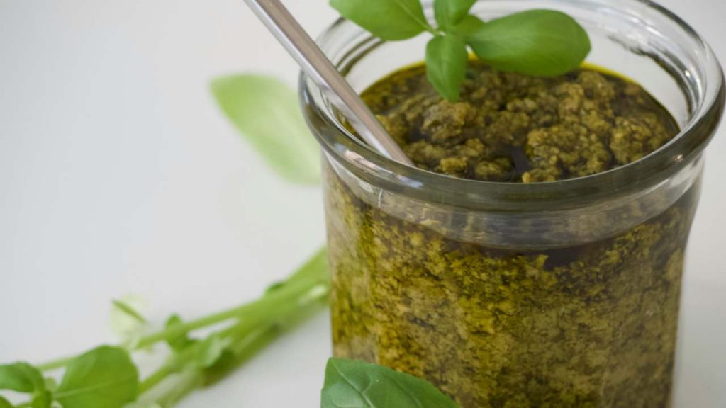 “Ho messo il pesto in frigorifero ma quando l’ho aperto…” | Lo trova rancido: ecco perchè ha reagito così