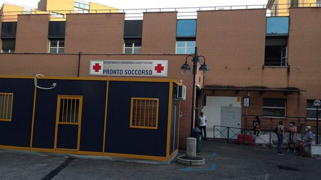 “Salve sto molto male, posso salire al pronto soccorso?” “No” | Ad agosto niente cure: così è deciso dalla Sanità