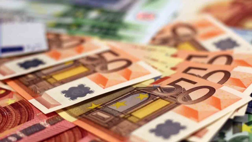 Bonus per il lavoro più antico del mondo: ti becchi 200.000 euro all’anno | Devi solo ammettere di farlo