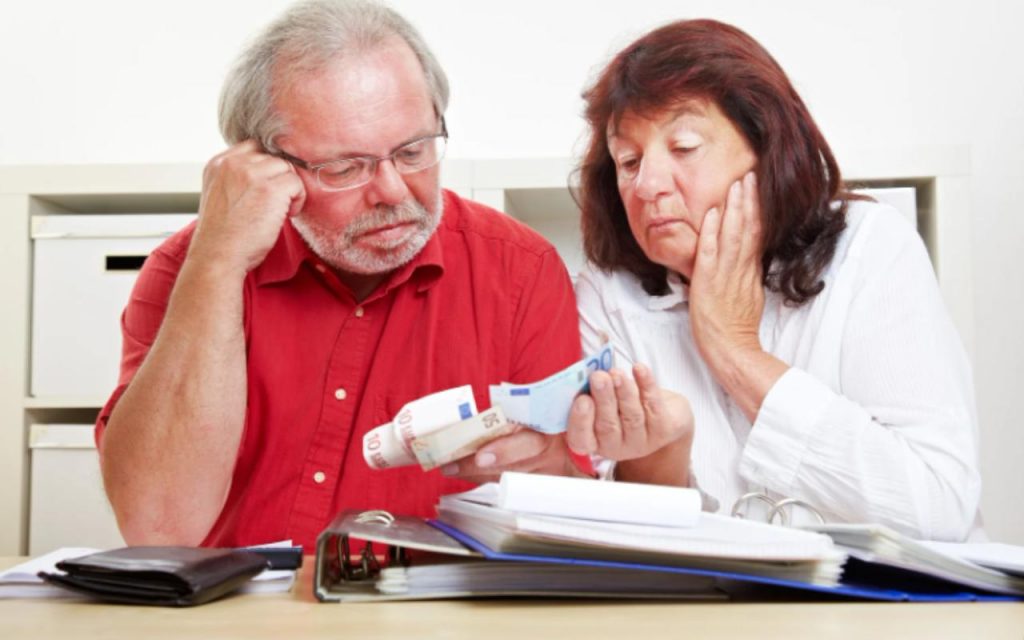Pensioni sospese ai cittadini italiani