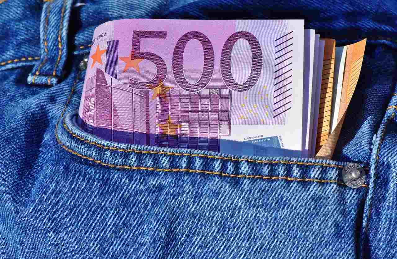 banconota da 500 euro in tasca