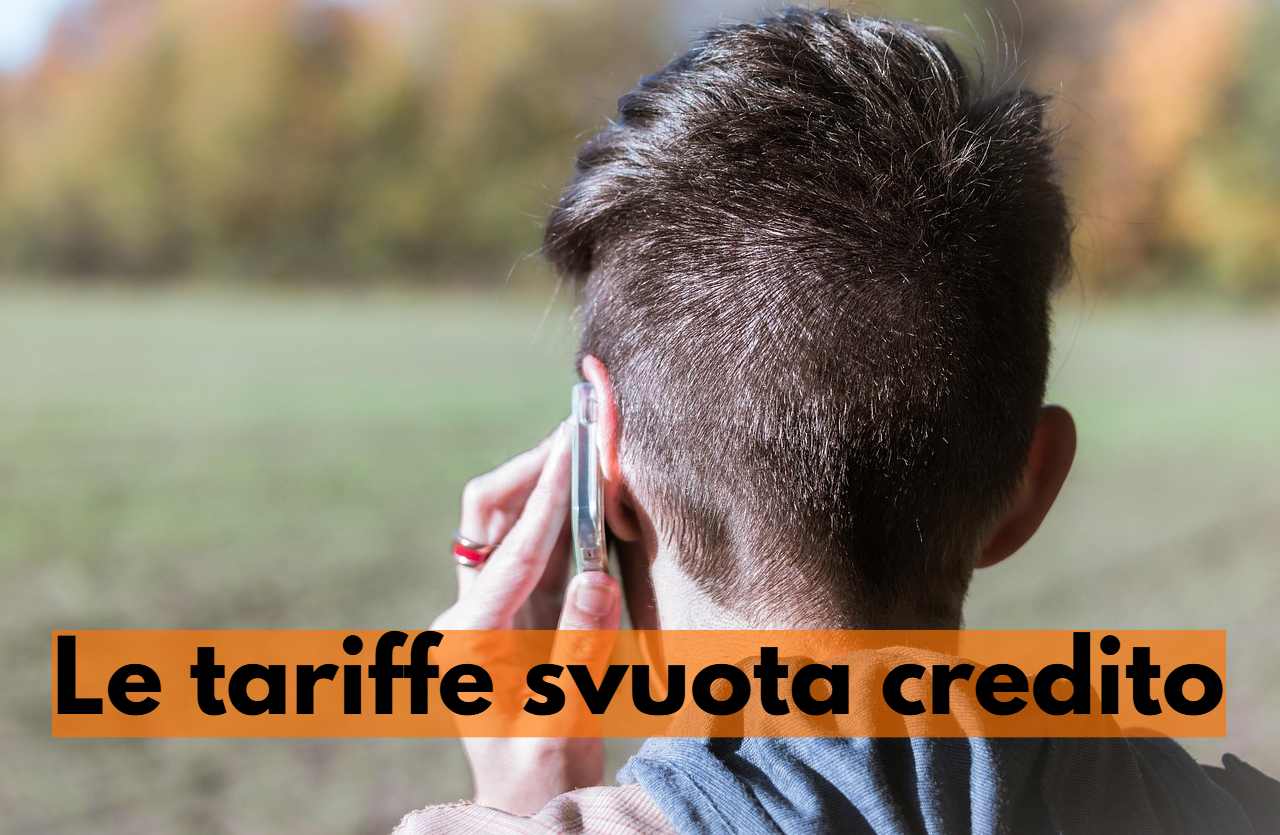 uomo che telefona