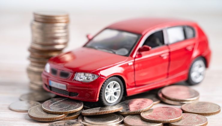 modellino auto su soldi