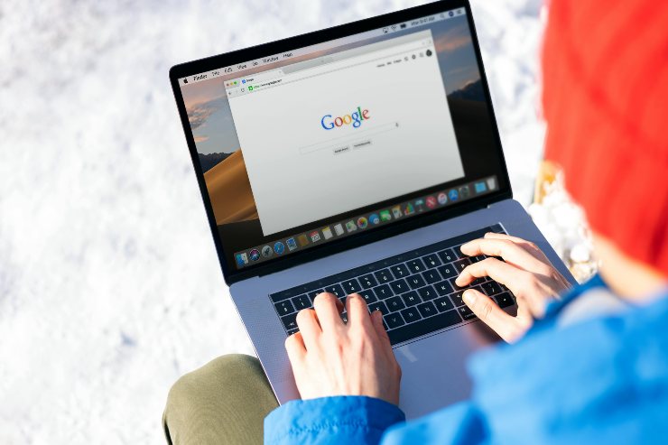 pc con schermata su google