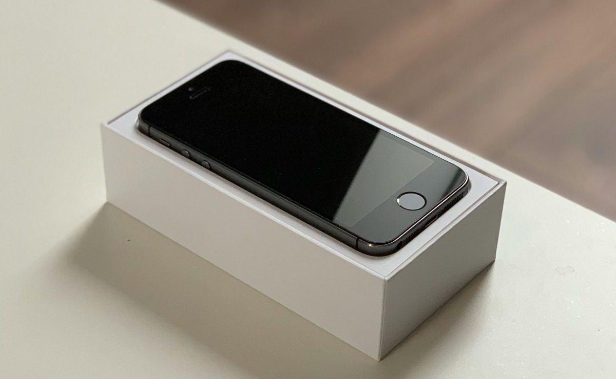 Smartphone, quando lo compri paghi una tassa | Ma nessuno te ne ha mai parlato: ecco perché la tengono “nascosta”