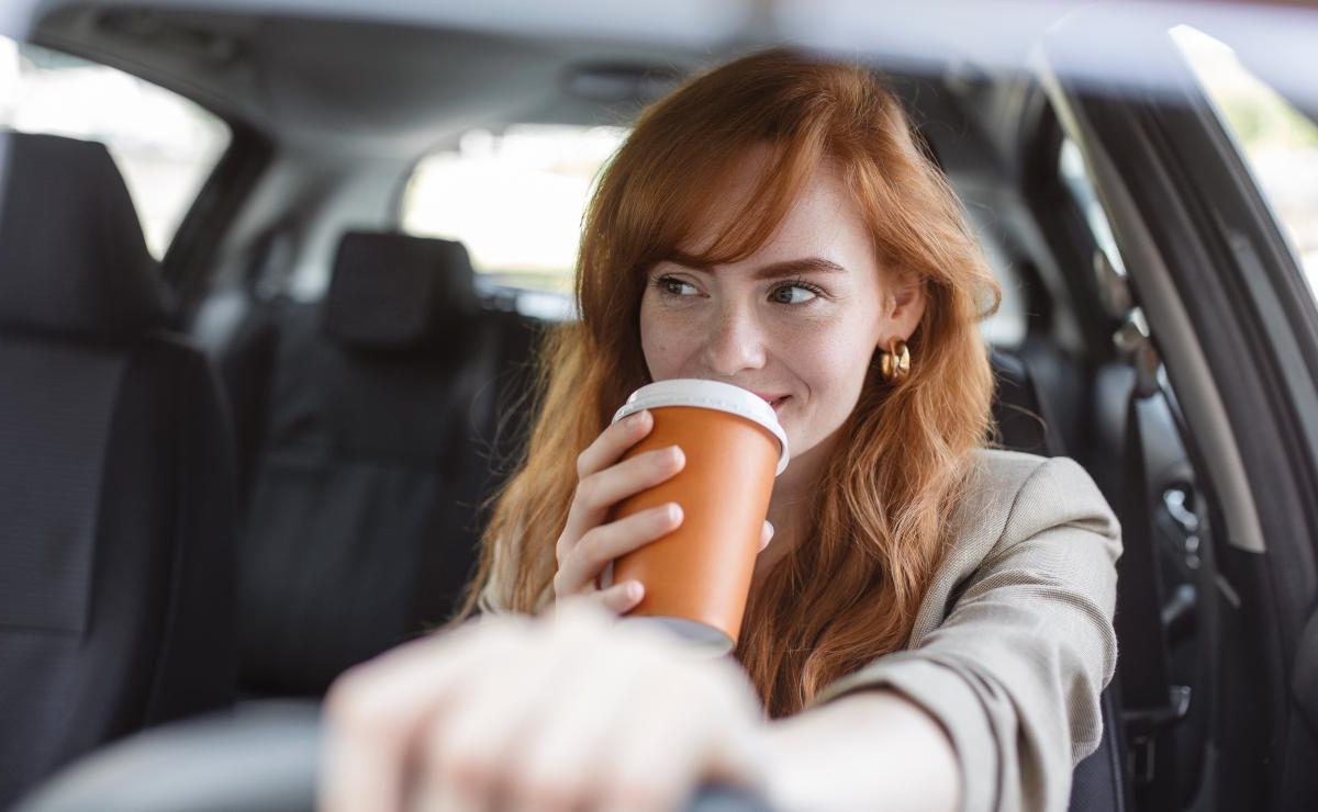 Né alcol né acqua: Codice della Strada, evita di portare liquidi in auto | O muori di sete o paghi la multa