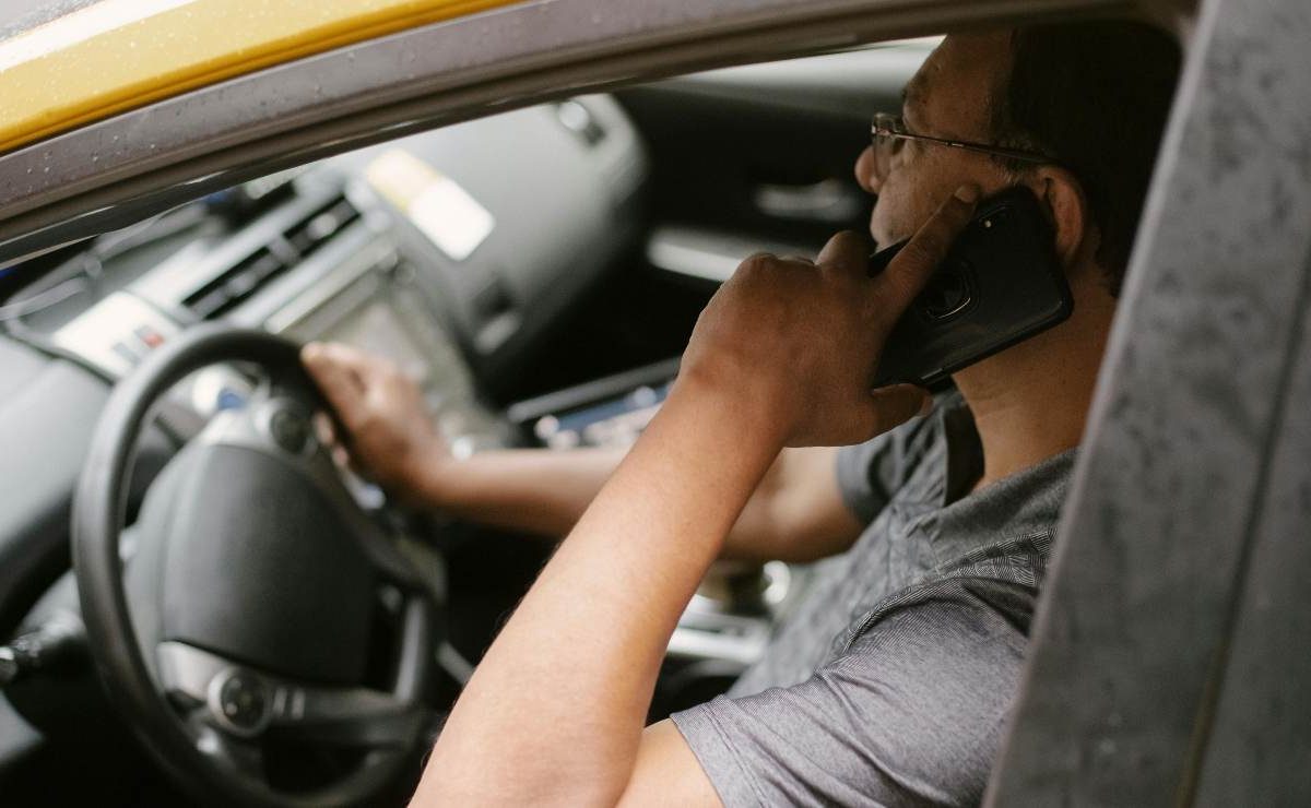 Cellulare vietato in auto? Si, ma non solo | Da questa data è proibito anche in questi luoghi