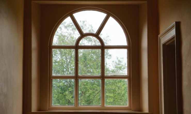 Finestre, stop agli spifferi | Con questo trucco il calore di casa resta intatto: isolamento impeccabile